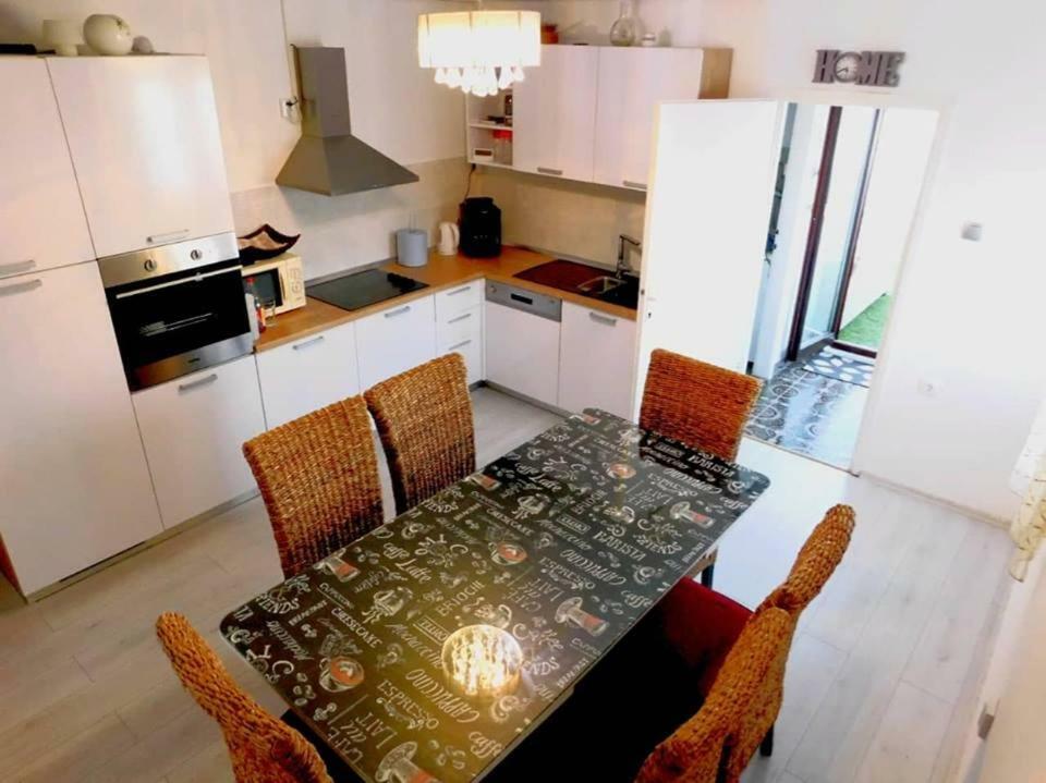 Littlevenice Appartme 50M From Sea Trogir Exteriör bild